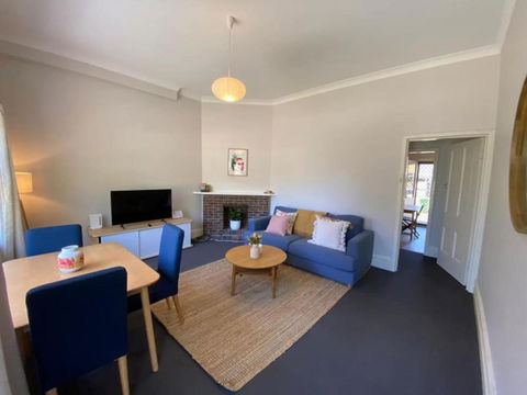 Retro Apt 6 Mins To Victoria Quay - Accommodation Asia 0