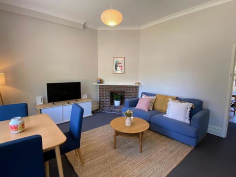Retro Apt 6 Mins To Victoria Quay - Accommodation Asia 3