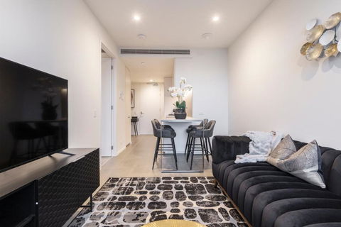 Ritzy Apartment In Iconic Australia 108 With Views - Accommodation Asia 2