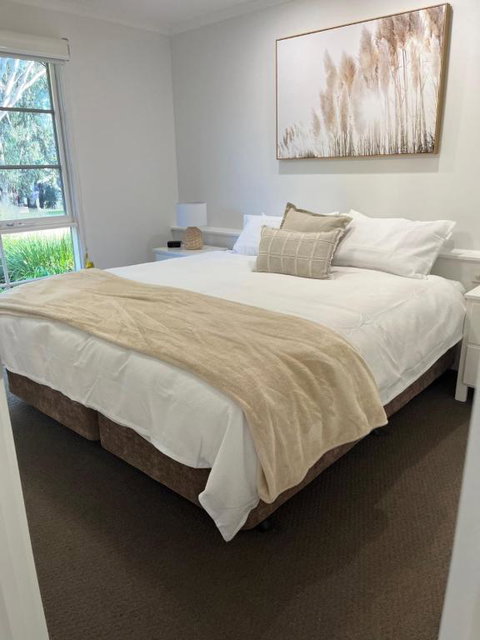 River Frontage Unit Moama - Accommodation Guide 1