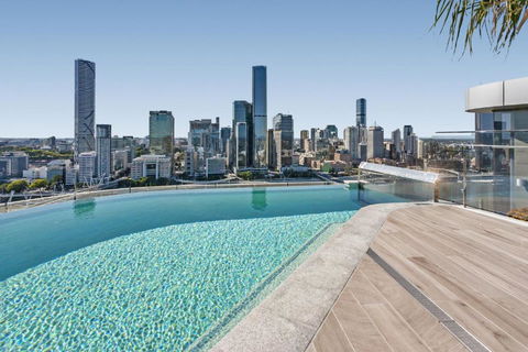 River-View Unit With Rooftop Pool Near Museums - Accommodation Asia 0