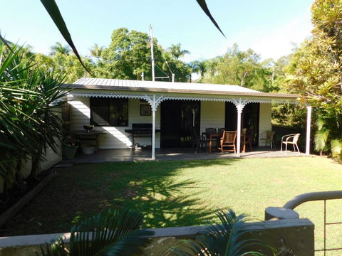 Riverbend Cottage Cabin - Little Heaven - Accommodation Asia 2