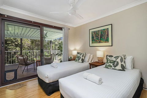 Riverfront Oasis In Elanora - Accommodation Guide 3