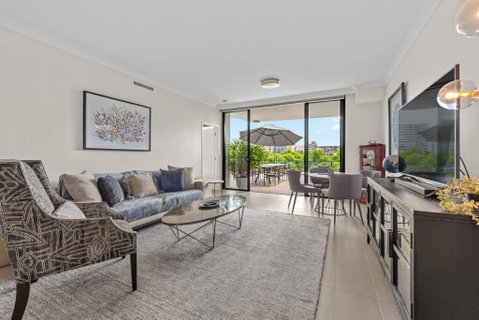 Riverfront Retreat! ~2Bed/2Bath/1Car/Huge Balcony - Accommodation Guide 0