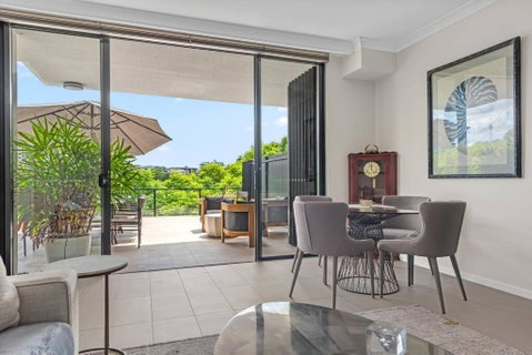 Riverfront Retreat! ~2Bed/2Bath/1Car/Huge Balcony - Accommodation Guide 2