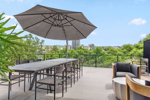 Riverfront Retreat! ~2Bed/2Bath/1Car/Huge Balcony - Accommodation Guide 3