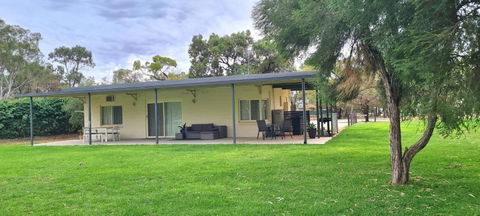 Riversands Rest Accommodation Paringa - River Box Cottage - Accommodation Asia 0