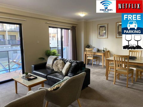 RIVERSIDE CITY VIEW PARKING NETFLIX WIFI WINE FREE - Accommodation Guide 0