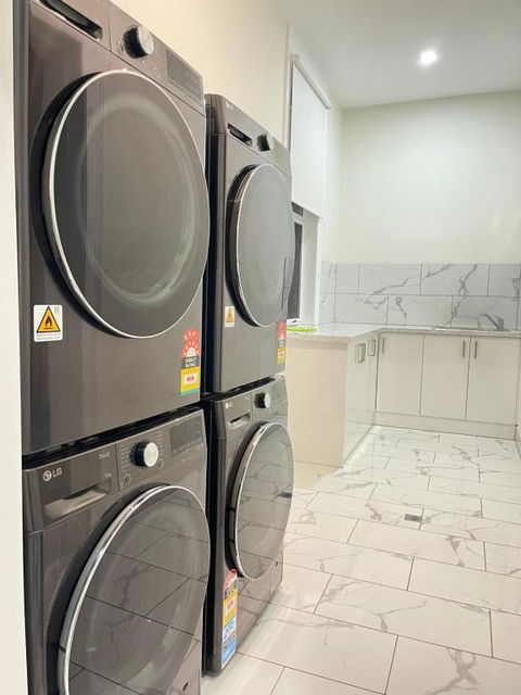 Riverside Hotel - Accommodation Asia 3