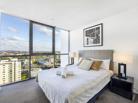 Riverview 2BR Delicate Apt, 1min To Train Station - Accommodation Asia 3