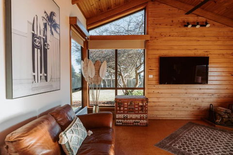 Riverview Retreat - Accommodation Asia 1