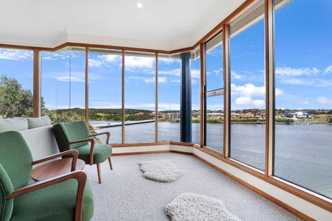 Riverview - Accommodation Guide 0