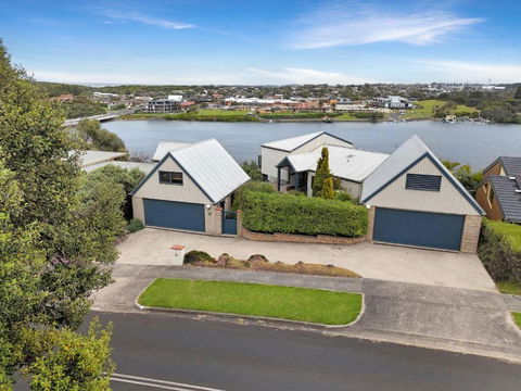 Riverview - Accommodation Guide 2