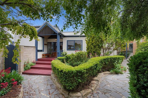 Riverview - Accommodation Guide 3