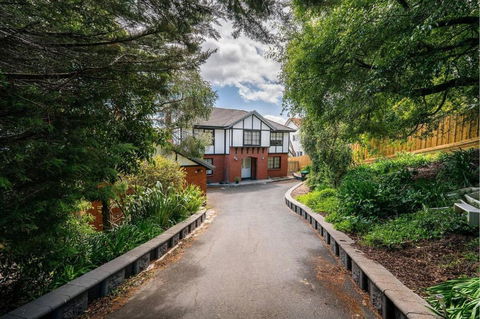 Riveting House With Incredible Water-view At SandyBay - Accommodation Guide 0
