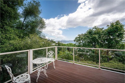 Riveting House With Incredible Water-view At SandyBay - Accommodation Guide 1