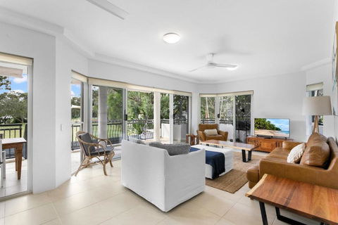 Riviera Noosa Resort - Accommodation Guide 0