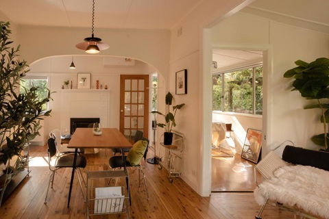 Romantic Garden Cottage With Home Cinema - Accommodation Guide 1