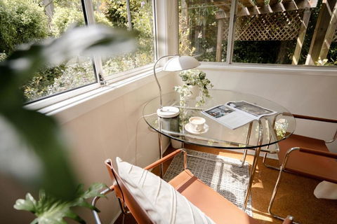 Romantic Garden Cottage With Home Cinema - Accommodation Guide 0