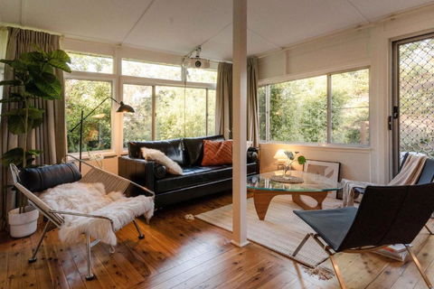 Romantic Garden Cottage With Home Cinema - Accommodation Guide 3
