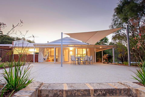Salt Life - Accommodation Guide 0