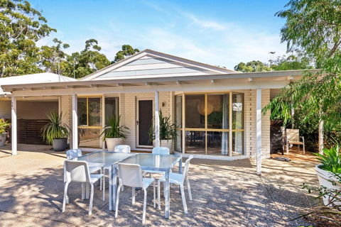 Salt Life - Accommodation Guide 2