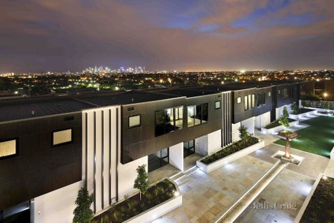 Ruckers Hill Northcote Penthouse - Accommodation Guide 1