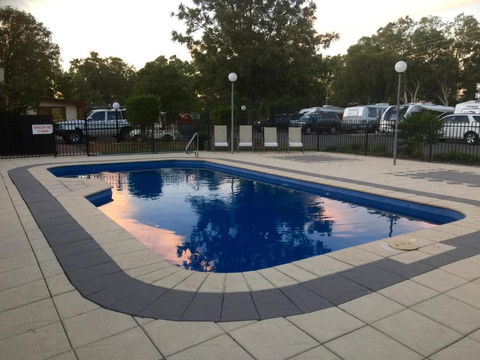 Roma Big Rig Tourist Park - Accommodation Guide 1