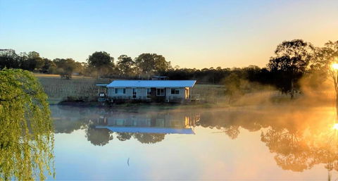 Romantic Lakehouse Set In A Private Vineyard In The Hunter Valley - Accommodation China 1