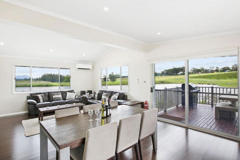 Romantic Lakehouse Set In A Private Vineyard In The Hunter Valley - Accommodation China 2