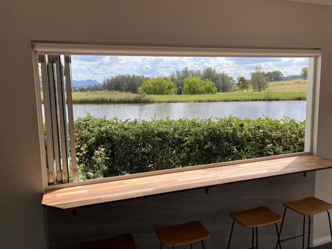 Romantic Lakehouse Set In A Private Vineyard In The Hunter Valley - Accommodation China 3