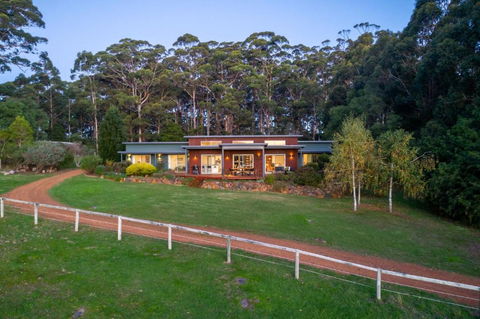 Roo Corner I Private Properties - Accommodation Guide 0