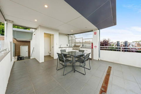 Rooftop 2 Bed Apt With Terrace At Newtown - Accommodation China 2