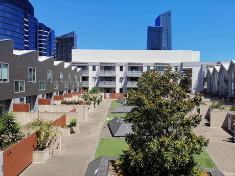 Room With King-size Bed Close To Melbourne CBD & Southern Cross Station - Accommodation Guide 3