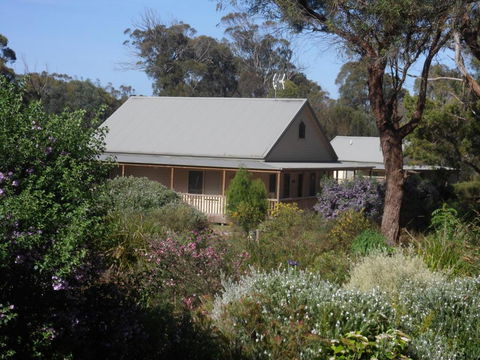 Roosters Rest - Accommodation Asia 1