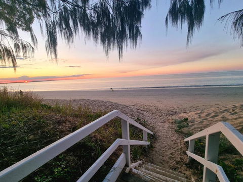 Rosalynda- Luxury Beachfront 3 BR Townhouse - Accommodation Guide 0