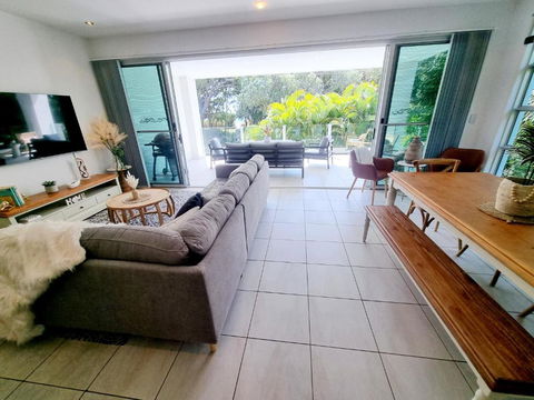 Rosalynda- Luxury Beachfront 3 BR Townhouse - Accommodation Guide 3
