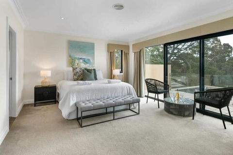 Roselawn Retreat - Pool, Incredible Views, Sleeps 8 - Accommodation Asia 2