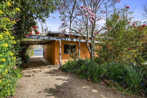 Roses On The River - An Absolute River Frontage Cottage - Accommodation Guide 1