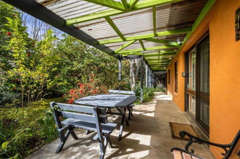 Roses On The River - An Absolute River Frontage Cottage - Accommodation Guide 2