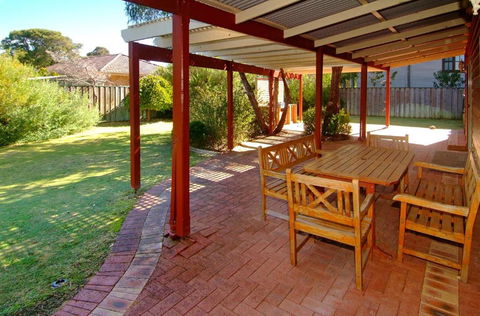 Rosewood Cottage - Accommodation Guide 0