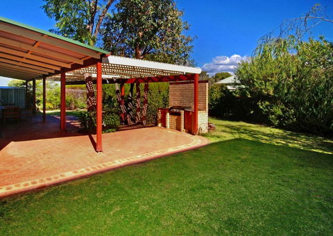 Rosewood Cottage - Accommodation Guide 3