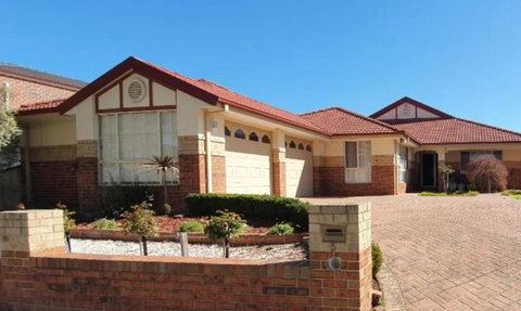 Roxy - A Spacious Cosy Getaway - Near Mel Airport - Accommodation Asia 2