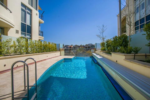 ROYA6320 - Royal Respite - Accommodation Guide 0