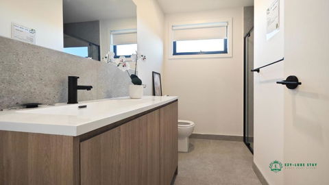 Royalty Living Unit 3 - Accommodation Guide 3