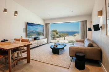 Rumi On Louth with Accommodation China