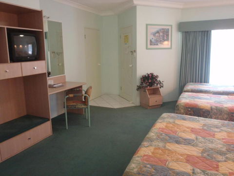 Runaway Bay Motor Inn - Accommodation Asia 2