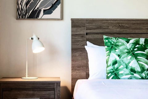 Runaway Bay Waterfront Delight - Accommodation Asia 2