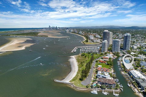 Runaway Bay Waterfront Delight - Accommodation Asia 1