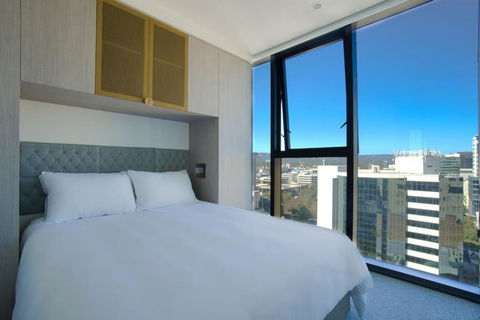 Rundle Retreat - 2BR Apartment With Stunning Views - Accommodation Guide 1